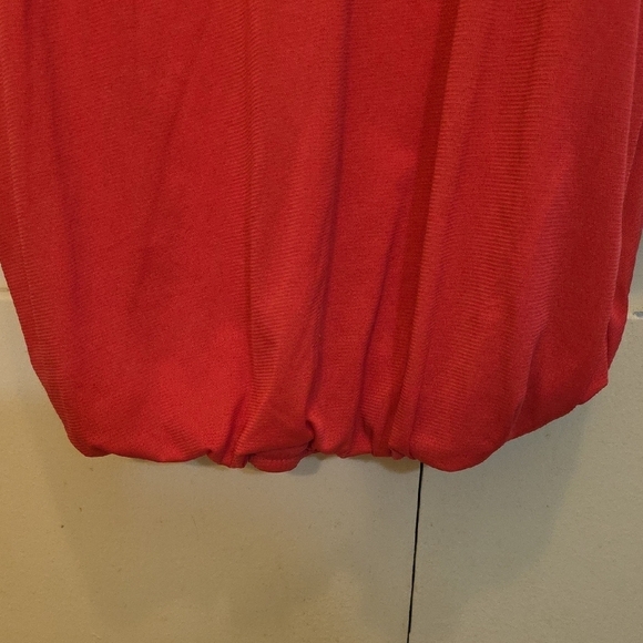 Ann Taylor Red And Black Sleeveless Pleated Blouse with Bib Collar - Picture 2 of 4
